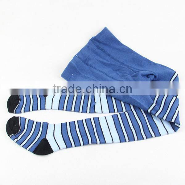 Breathable sports tights with stripes