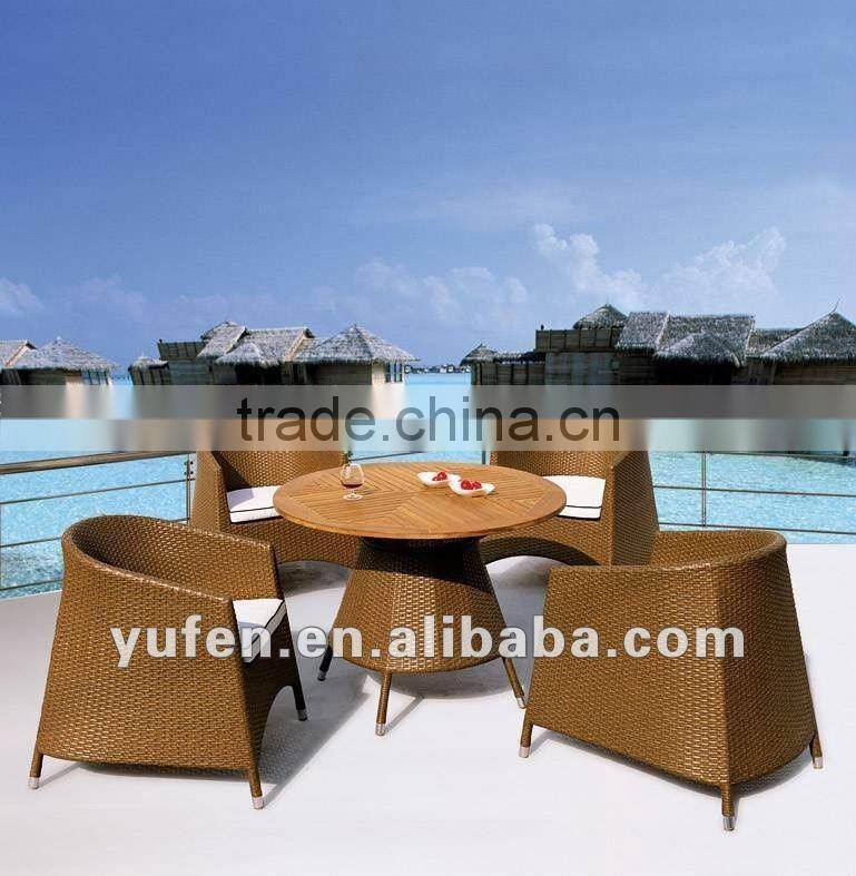 4pcs rattan wicker restaurant table and chairs for sale