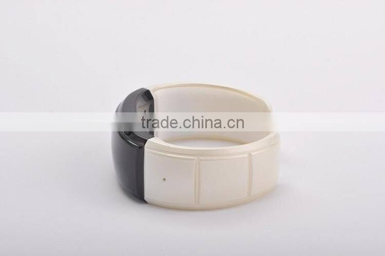 2014 bluetooth phone bracelet vibrate bluetooth bracelet