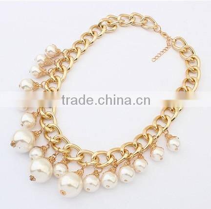 The elegant design golden pearl necklace for women