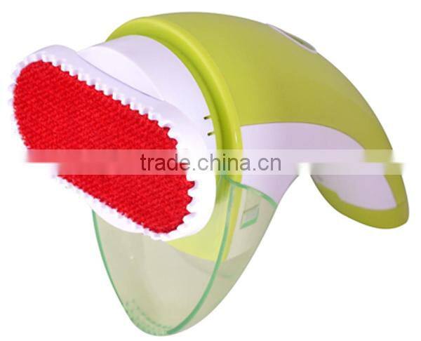 Fuzz removing machine with brush