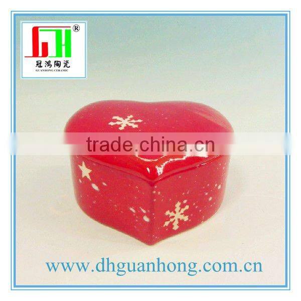 Christmas red ceramic candle holder in round shape