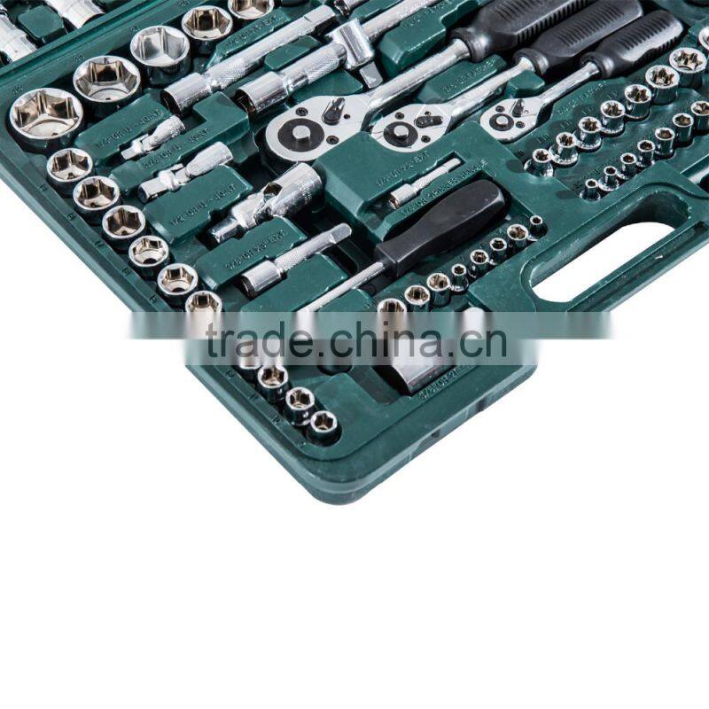 HomCom 137 Piece Mechanic's Socket and Ratchet Wrench Tool Kit Set