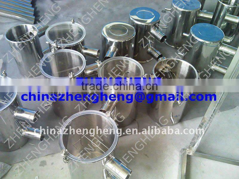 Milk water separator for milking equipment