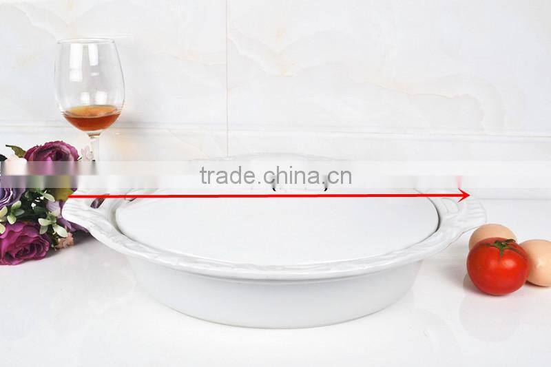 15" Oval porcelain bakeware with lid