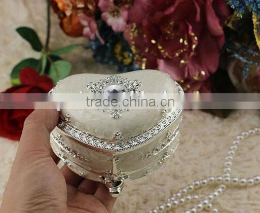 luxury handmade custom heart shaped sliver plating European style lead tin zinc alloy metal jewelry box accessories gift box