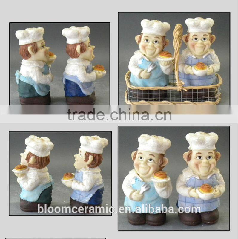 Chef polyresin figures salt and pepper shakers