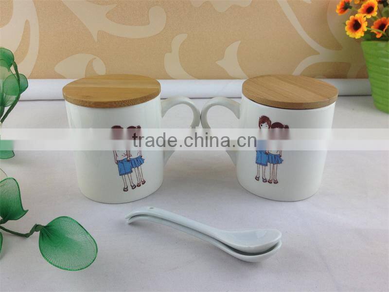 ceramic coffee mug with spoon and wood cover for lover couple