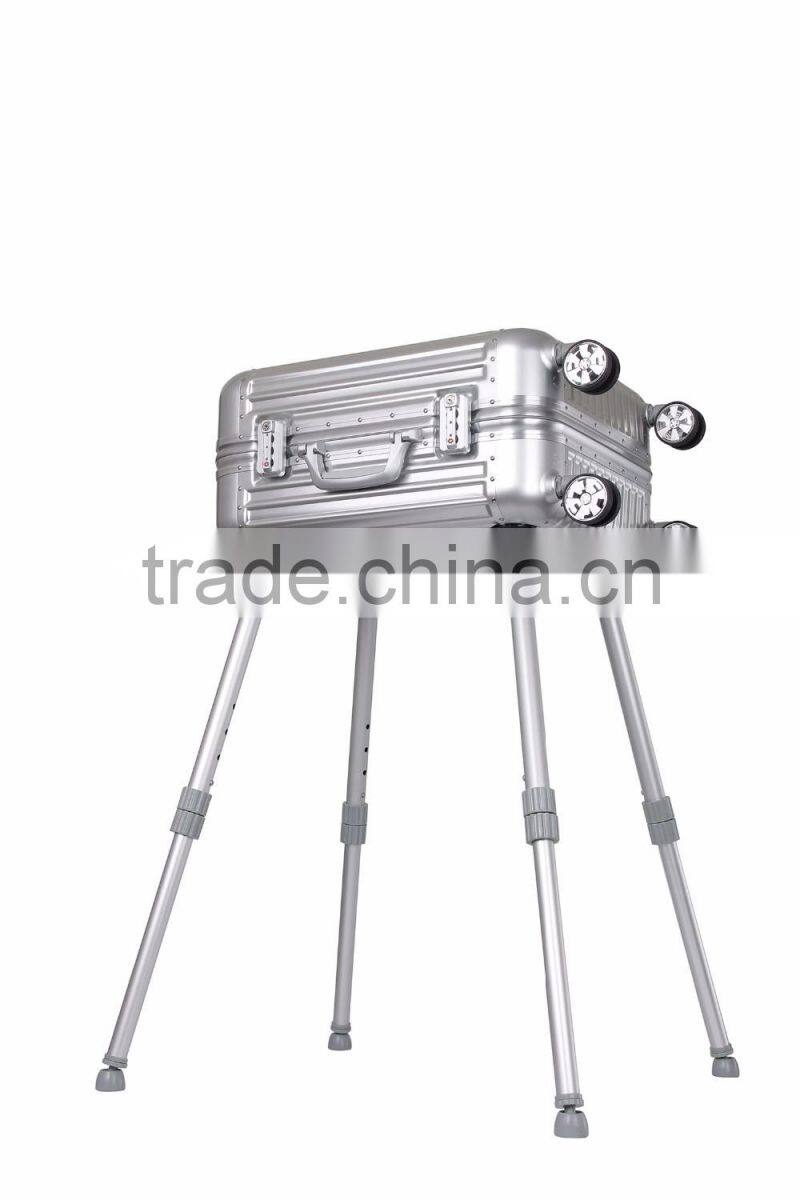 Hot sale aluminum cosmetic case with led light and mirror