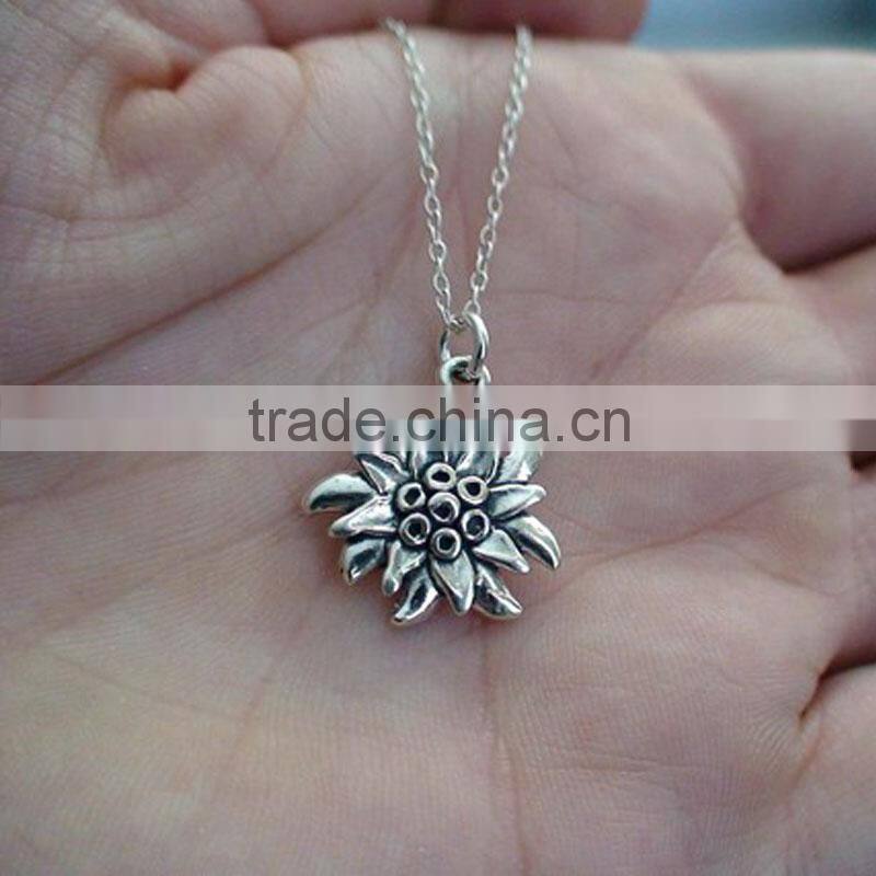 German Drindle Flower Necklaces Oktoberfest Trachten Edelweiss Necklace