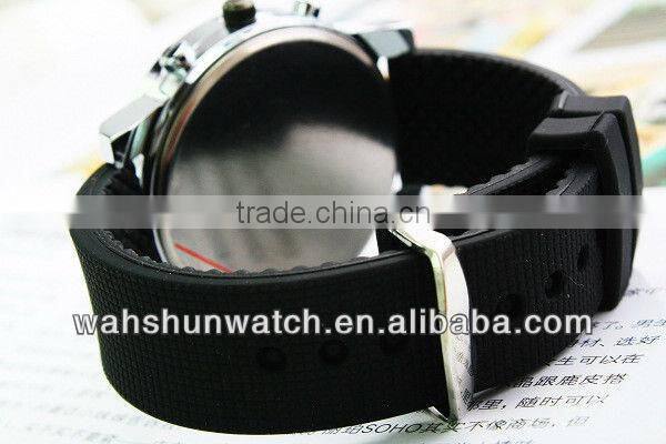 mens wrist sport silicone watch of good quality