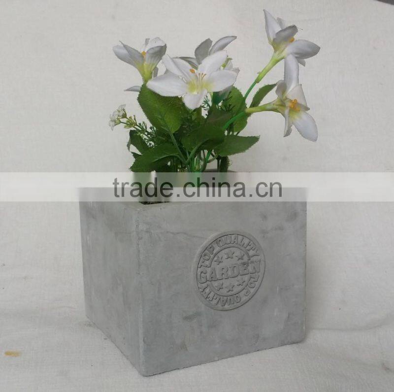 Cheap pots with fake plants