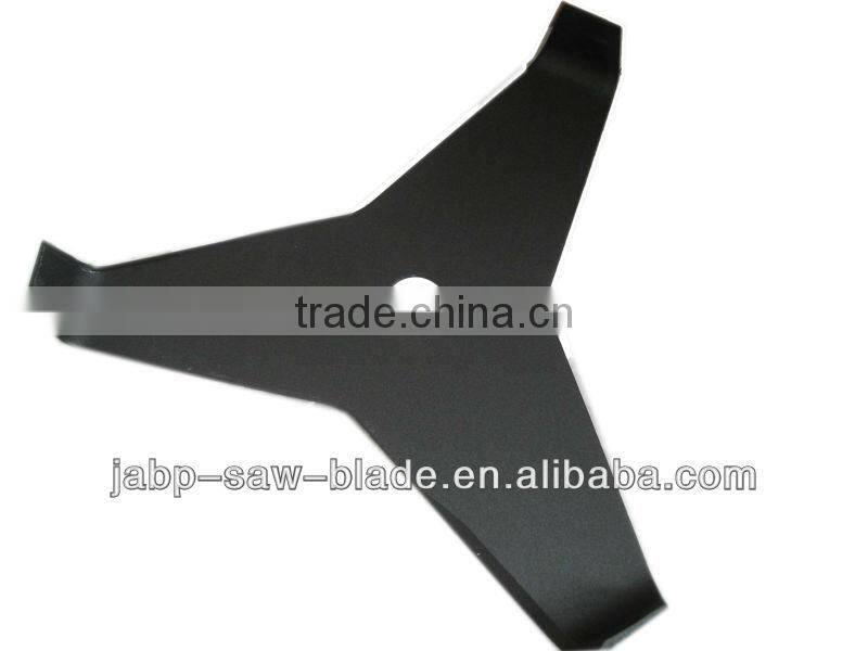 Bend grass cutting blade