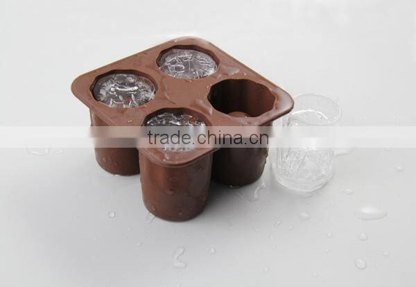 double wall plastic tumbler with ice cube