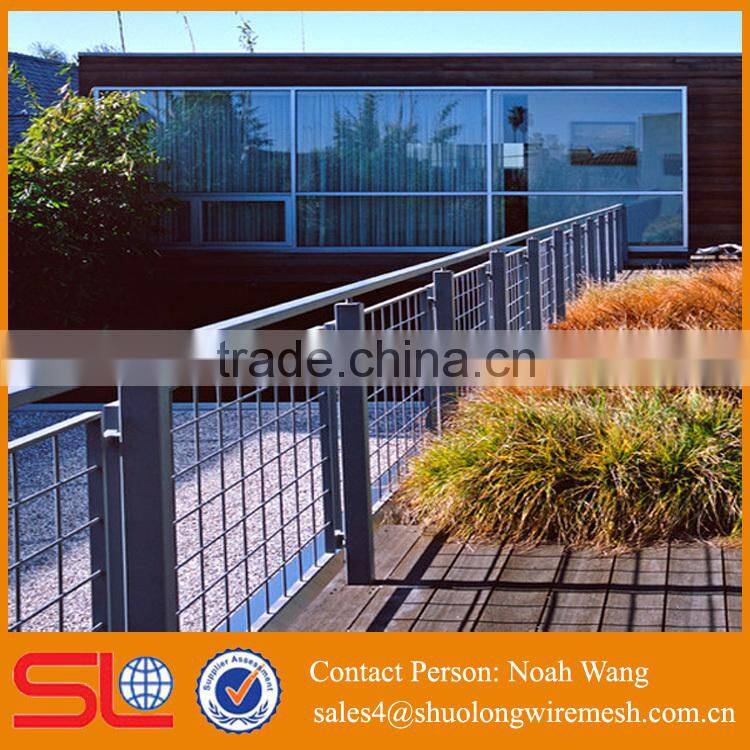 (Factory direct) high quality galvanized and green pvc coated 4x4 welded wire mesh fence