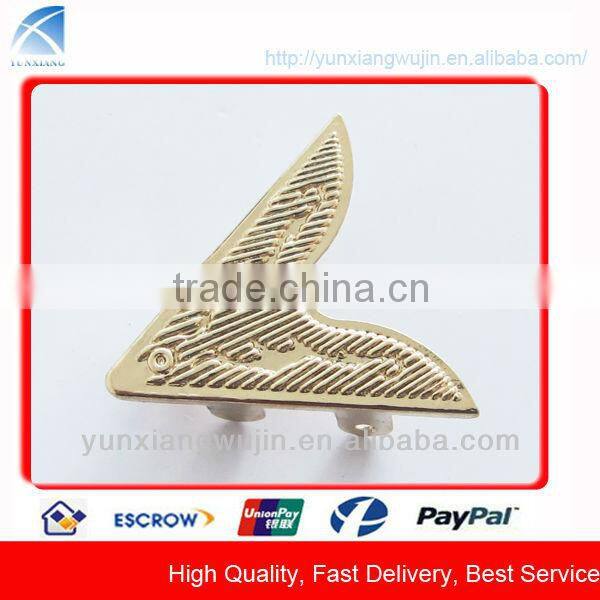 CD7988 Designer Triangle Gold Collar Clips for Dress