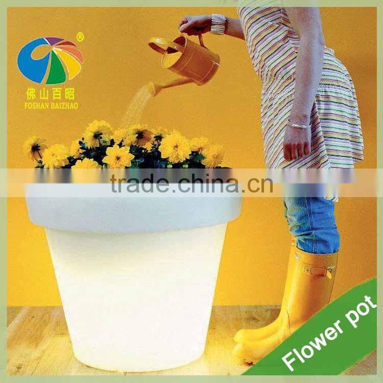 Hot Sale High Tech Rotational Molding Plastic LED Plant Pot Garden Pot Planter Flower Pot with Rechargeable Battery