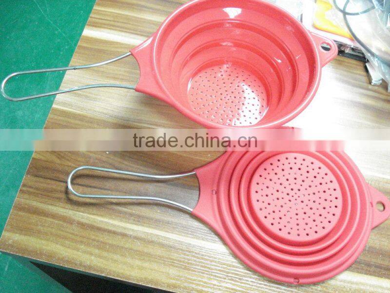 PDF folding stainless steel handle silicone strainer