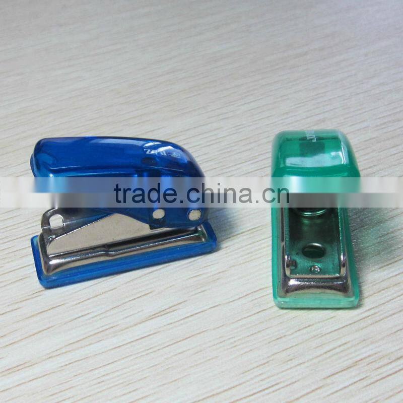 2013 hot portable plastic 4cm mini hole punch