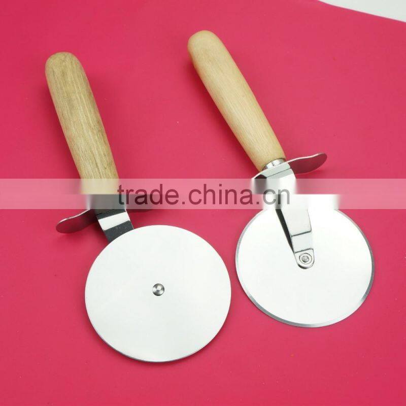 32058 Stainless Steel Cake Pizza cutter with wooden handle