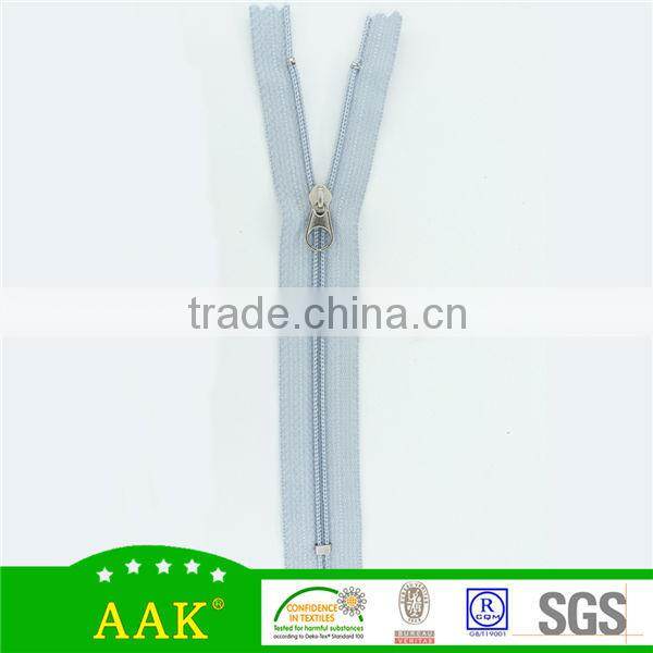 Zippers pullers and zippers machines series customized #3 coil zippers