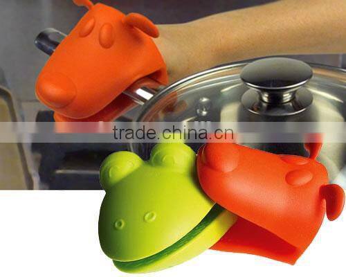 eco-friendly cute design silicone heat resistant oven mitts