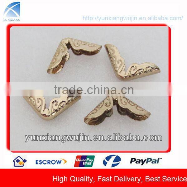 CD8580 Custom Gold Heart Shape Metal Collar Clips for Shirts