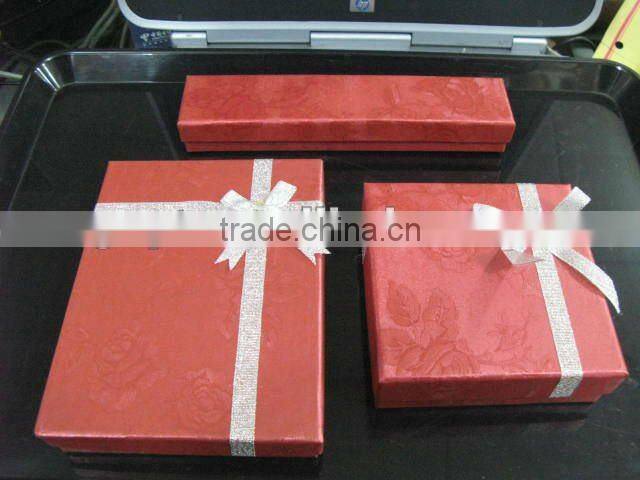 Noble foldable paper chocolate box with ribbon