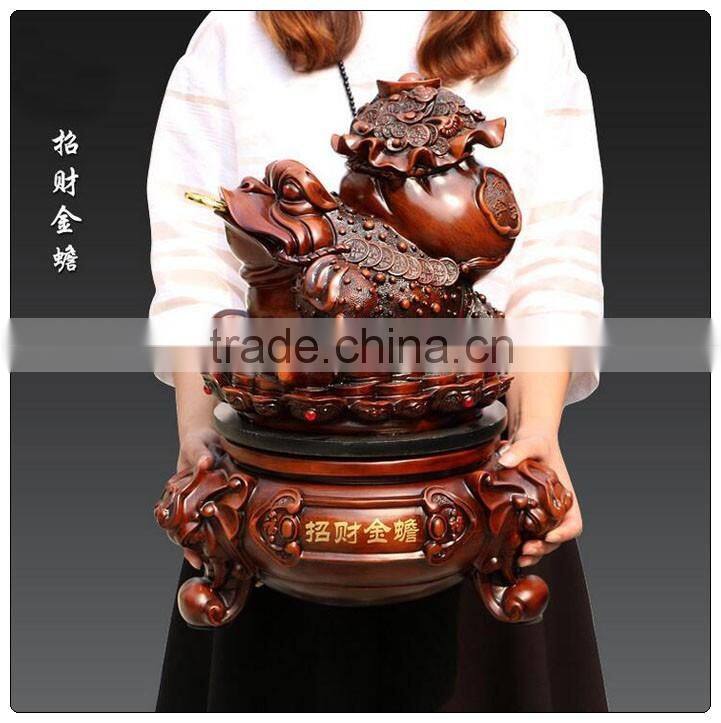 Resin wooden color money frog statue , resin animal statue