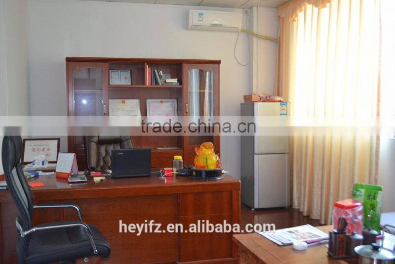 Hot Selling Comma Shape Plastic Handle Facial Cleansing Brush