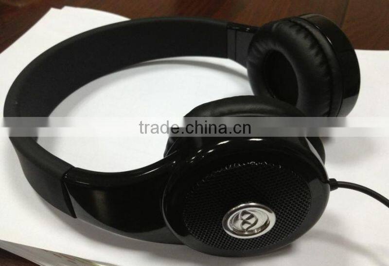 noise cancelling and bass heavy cheap wireless headphone for young people
