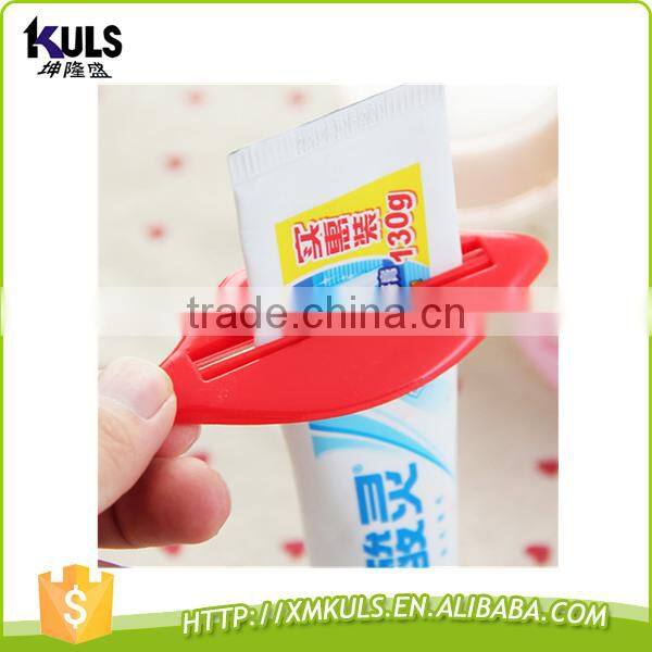 Multi-function lips creative lovely toothpaste squeezer