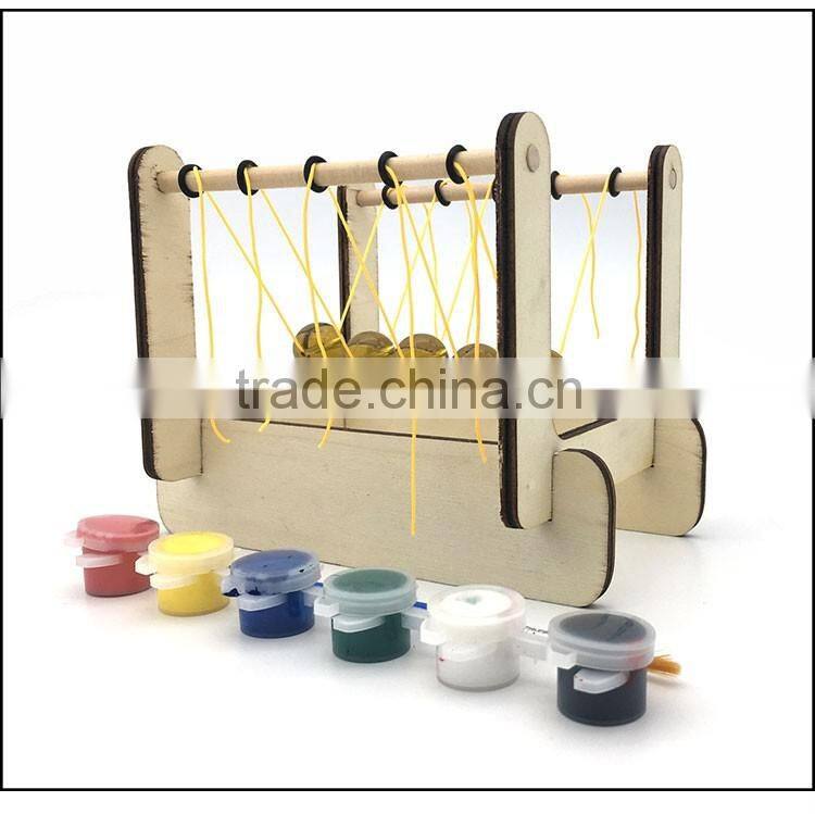 Educational School Lesson Use Wooden Base Newton's Cradle