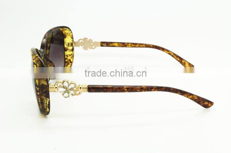 wholesale price fashion women sunglasses with flower shaped diamond