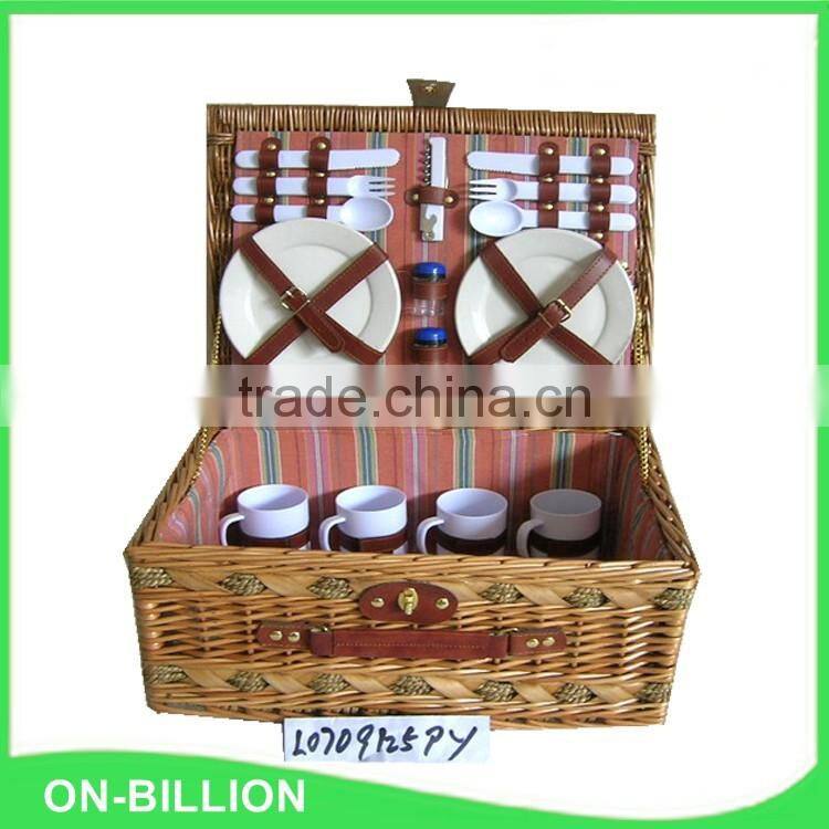 Custom picnic basket with cutlery for 4 person