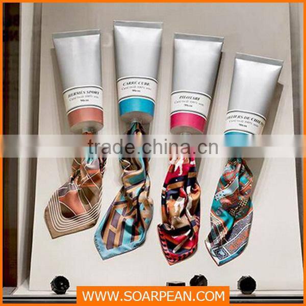 Window Display Polyresin Paint Bucket Lamp