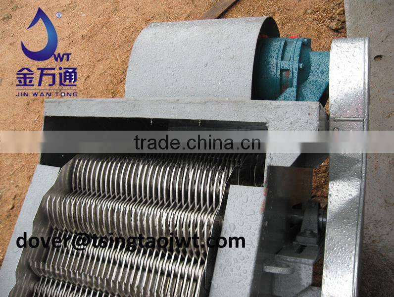 Automatic waste water rake bar screens for solid-liquid separation