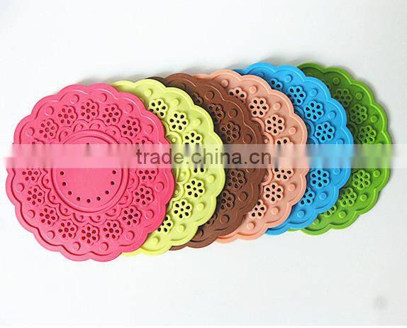 Retro Hollow Design Anti-heated Round PVC+silicone Tablewear Placemats