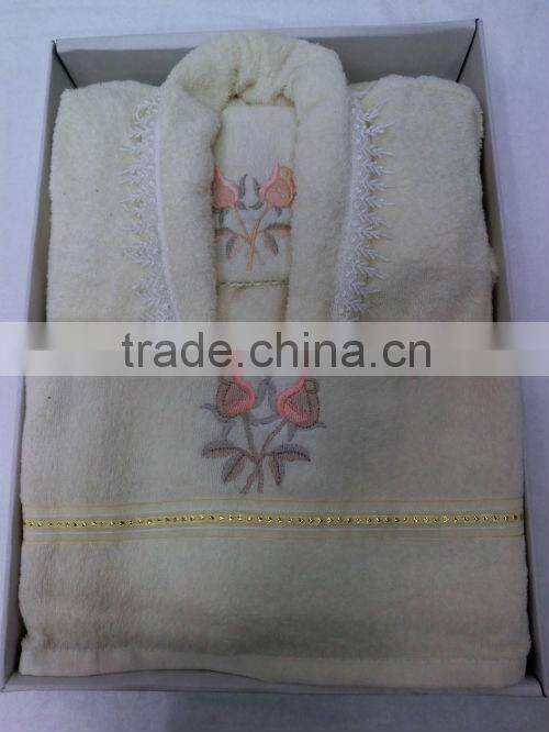 Wholesale Hotel used towel material bright color printed bathrobe from China factory