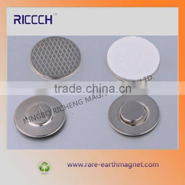 Name tag magnetic fixation