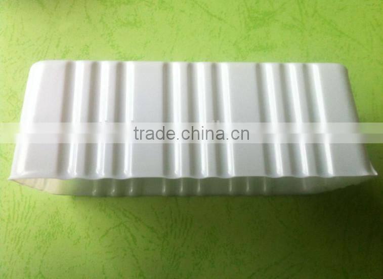 white disposable medical plastic trays, bottle trays