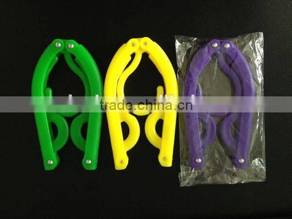 Foldable clothes hanger