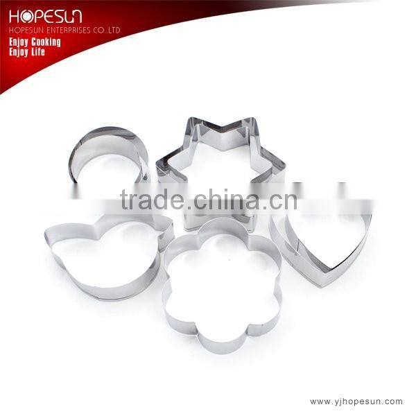 Newfangled 4pcs metal cookie cutter set wth biscuits chocolate molds set
