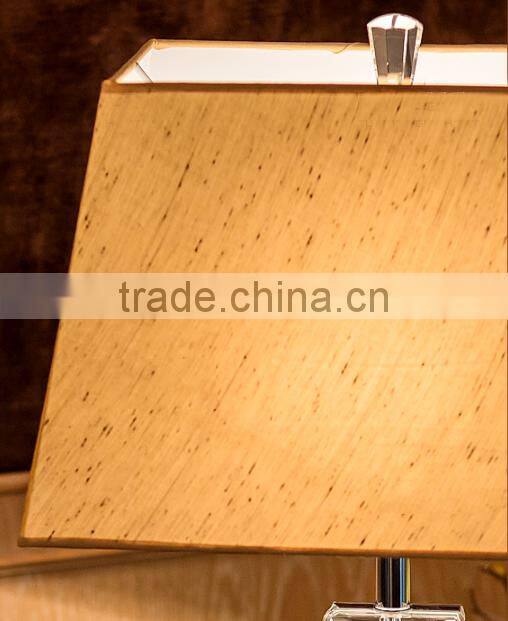 Medal shape design K9 clear crystal table lamp with fabric lampshade
