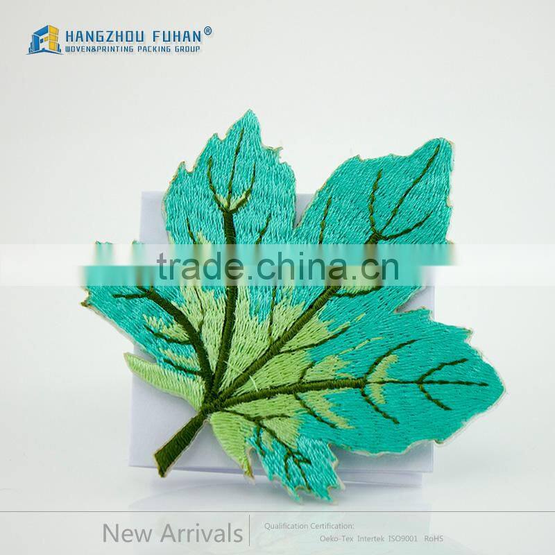 Fashionable Customized Textile Leaf Shape Embroidery Badges