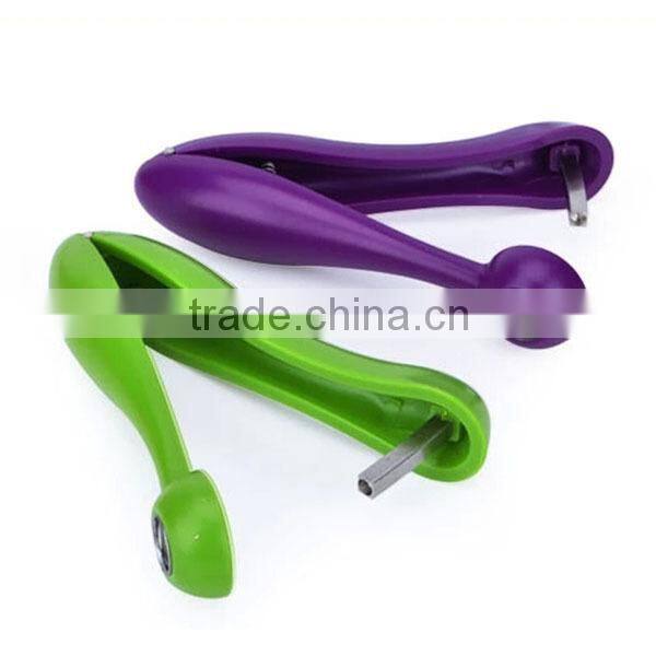 2015 Innovative kitchen tools olive & cherry pitter plastic mini cherry pitter easy cherry stoner remover