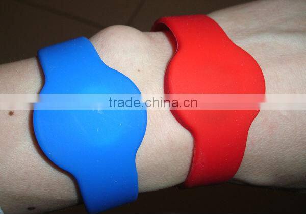 New style 13.56mhz RFID NFC silicone wristband waterproof