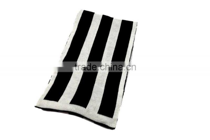 Unisex Black and white Striped heavy knit scarf