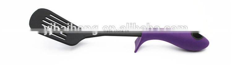 Factory direct Supply Nylon Elevated Slotted Turner