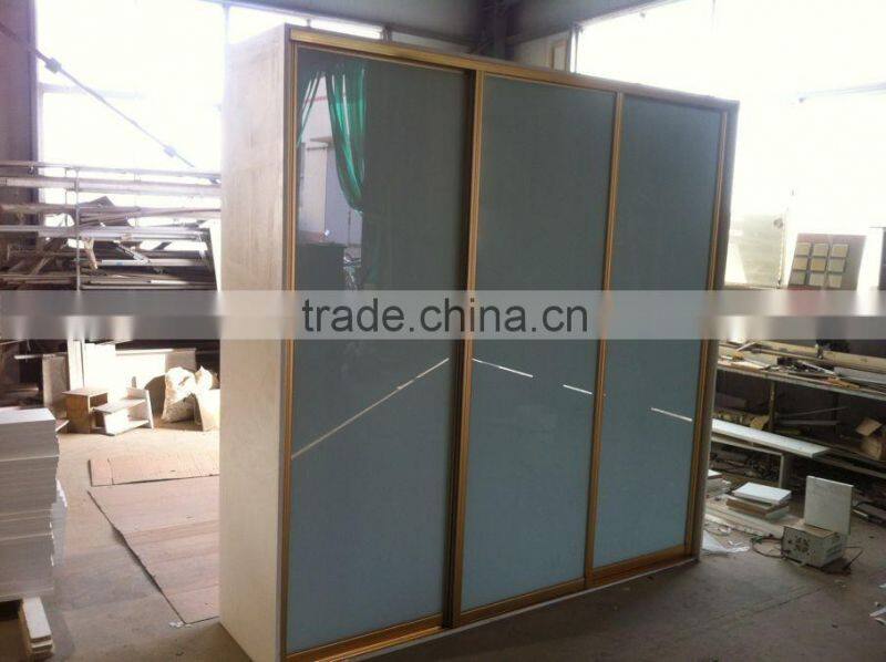 White modern 3 doors wardrobe